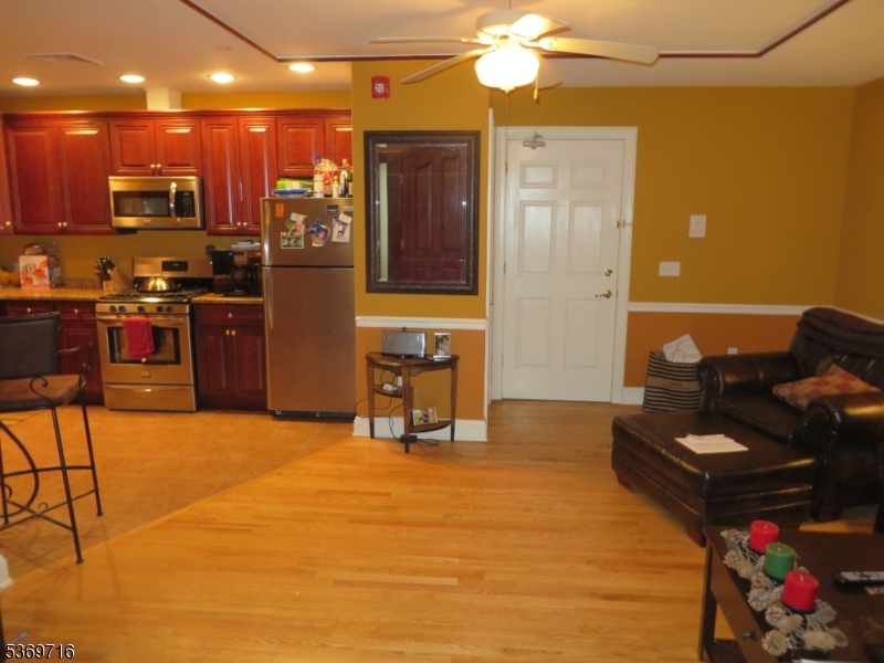 Morristown Town, New Jersey 07960, United States, 2 Bedrooms Bedrooms, ,1 BathroomBathrooms,Residential,Active,178304