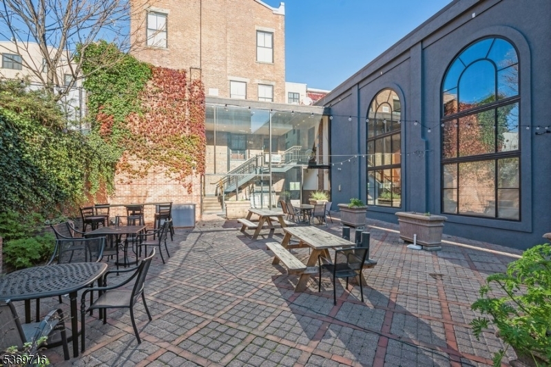 Morristown Town, New Jersey 07960, United States, 2 Bedrooms Bedrooms, ,1 BathroomBathrooms,Residential,Active,178304