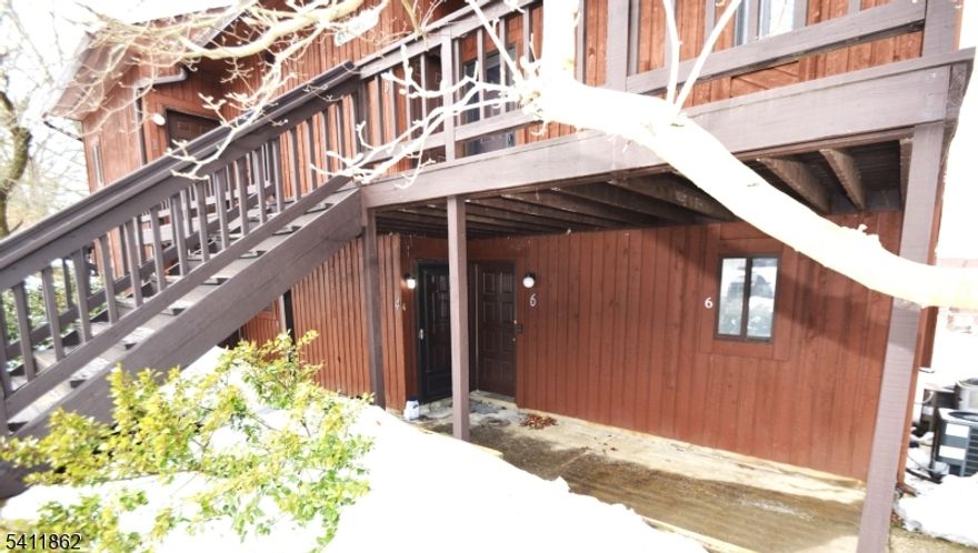 Come find your mountain getaway located beautiful Great Gorge Village. Completely renovated bathroom. One floor with easy access.