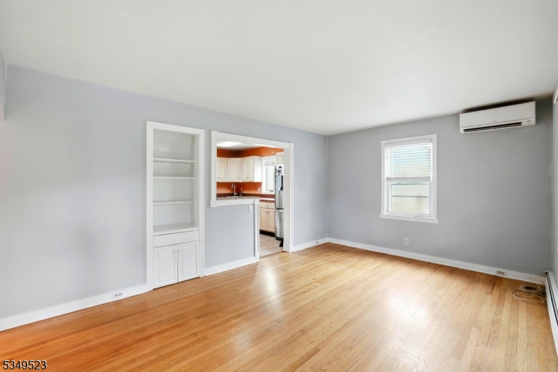 James St/Close to Downtown - Residential