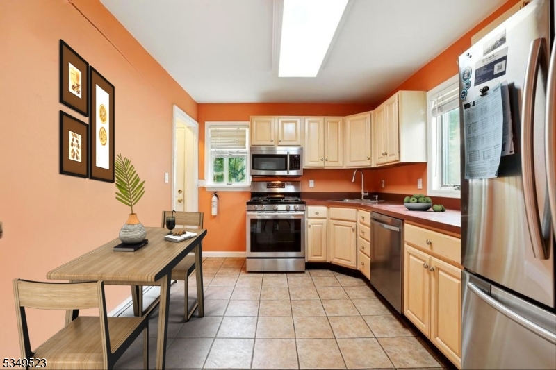 James St/Close to Downtown - Residential