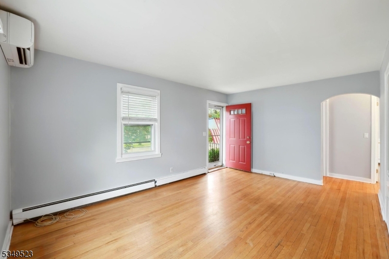 James St/Close to Downtown - Residential