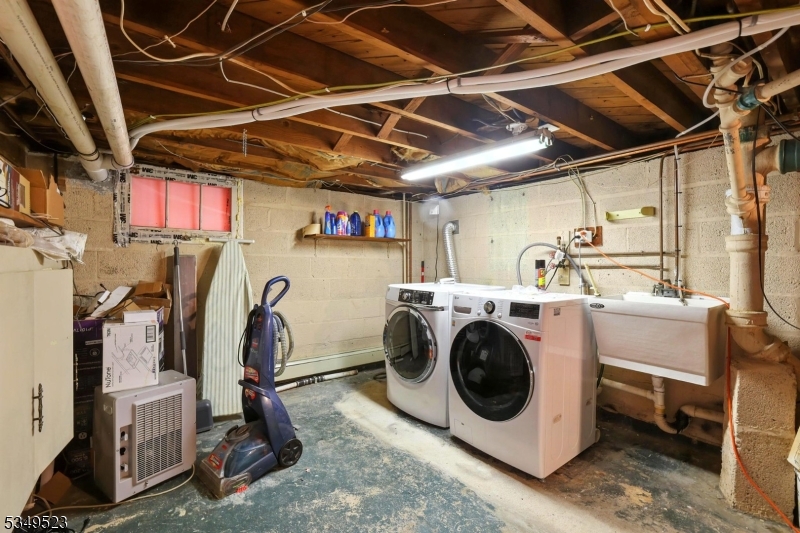 James St/Close to Downtown - Residential