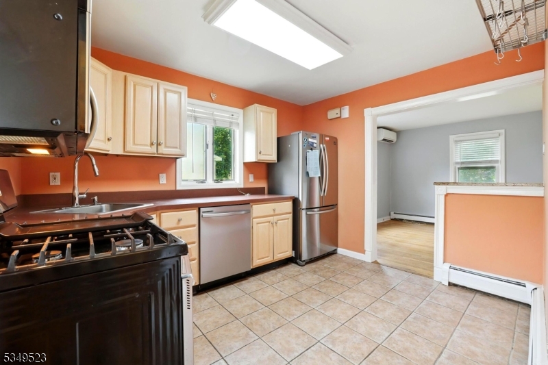 James St/Close to Downtown - Residential