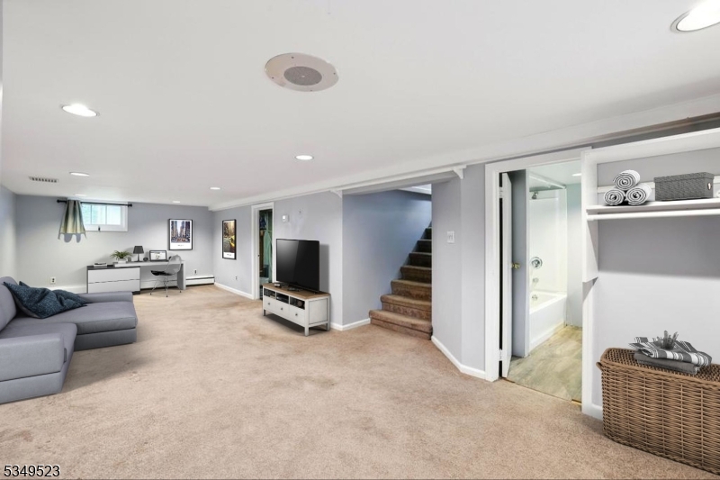 James St/Close to Downtown - Residential