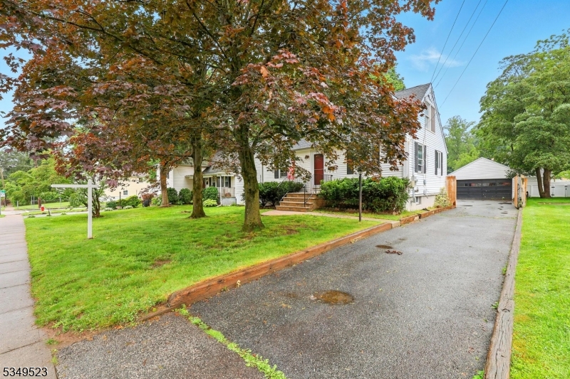 James St/Close to Downtown - Residential