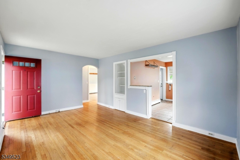 James St/Close to Downtown - Residential