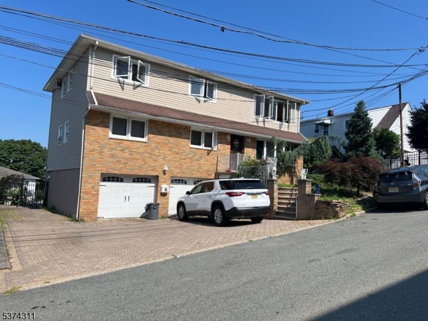 NICE 3 BEDROOM 1 BATH APARTMENT ON SECOND FLOOR OF PRIVATE 2 FAMILY HOME. APARTMENT HAS JUST BEEN PAINTED. ALL HARDWOOD FLOORS JUST REFINISHED, GOOD SIZED ROOMS. BEAUTIFUL VIEWS FROM THE BALCONY. DIRECT ACCESS TO THE SHARED YARD. LAUNDRY FACILITY IN THE BASEMENT. 3 CAR OFF STREET PARKING SPACES. THIS ONE WON'T LAST !