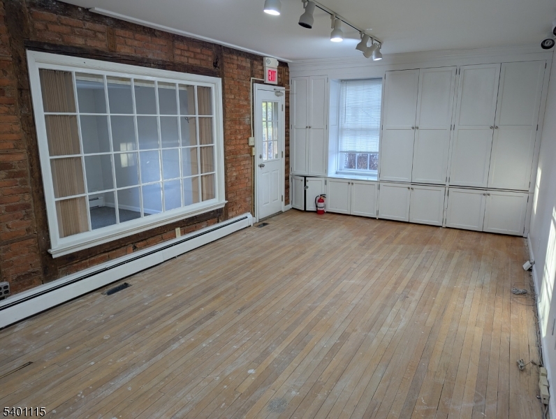 Pluckemin - Commercial Sale