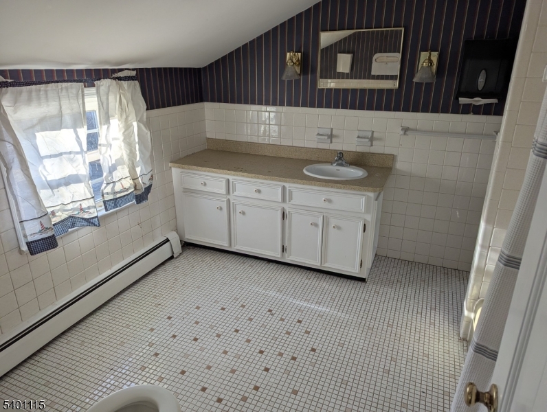 Pluckemin - Commercial Sale