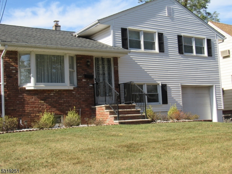 Scotch Plains Twp., New Jersey 07076, United States, 3 Bedrooms Bedrooms, ,2 BathroomsBathrooms,Residential,Pending,38604