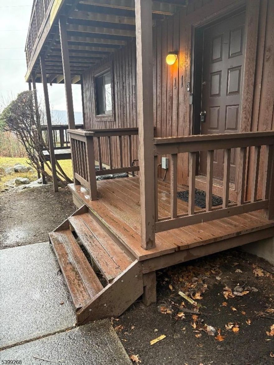 Ski-in/ski-out end unit in a peaceful, private setting with no stairs to enter the unit. This beautifully maintained home features 2 bedrooms, 2 full bathrooms, and a spacious walkout recreation room. Enjoy breathtaking sunset views from the large deck. The updated kitchen features modern finishes and a new stackable washer and dryer. Open-concept living, dining, and kitchen areas create a bright and inviting space, perfect for relaxing or entertaining.