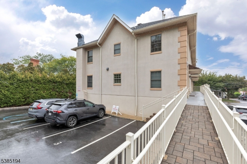 Berkeley Heights Twp., New Jersey 07922, United States, 2 Bedrooms Bedrooms, ,3 BathroomsBathrooms,Residential,Active,212876