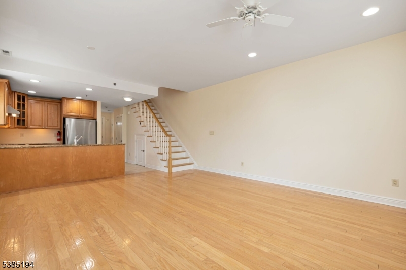Berkeley Heights Twp., New Jersey 07922, United States, 2 Bedrooms Bedrooms, ,3 BathroomsBathrooms,Residential,Active,212876
