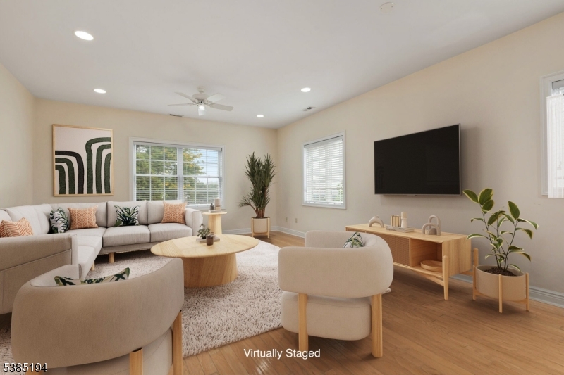 Berkeley Heights Twp., New Jersey 07922, United States, 2 Bedrooms Bedrooms, ,3 BathroomsBathrooms,Residential,Active,212876