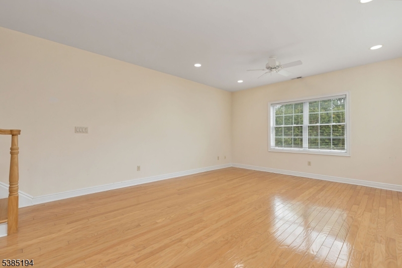 Berkeley Heights Twp., New Jersey 07922, United States, 2 Bedrooms Bedrooms, ,3 BathroomsBathrooms,Residential,Active,212876