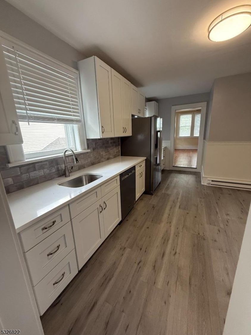 FLATS WALK TO TOWN & TRAIN - Residential Lease