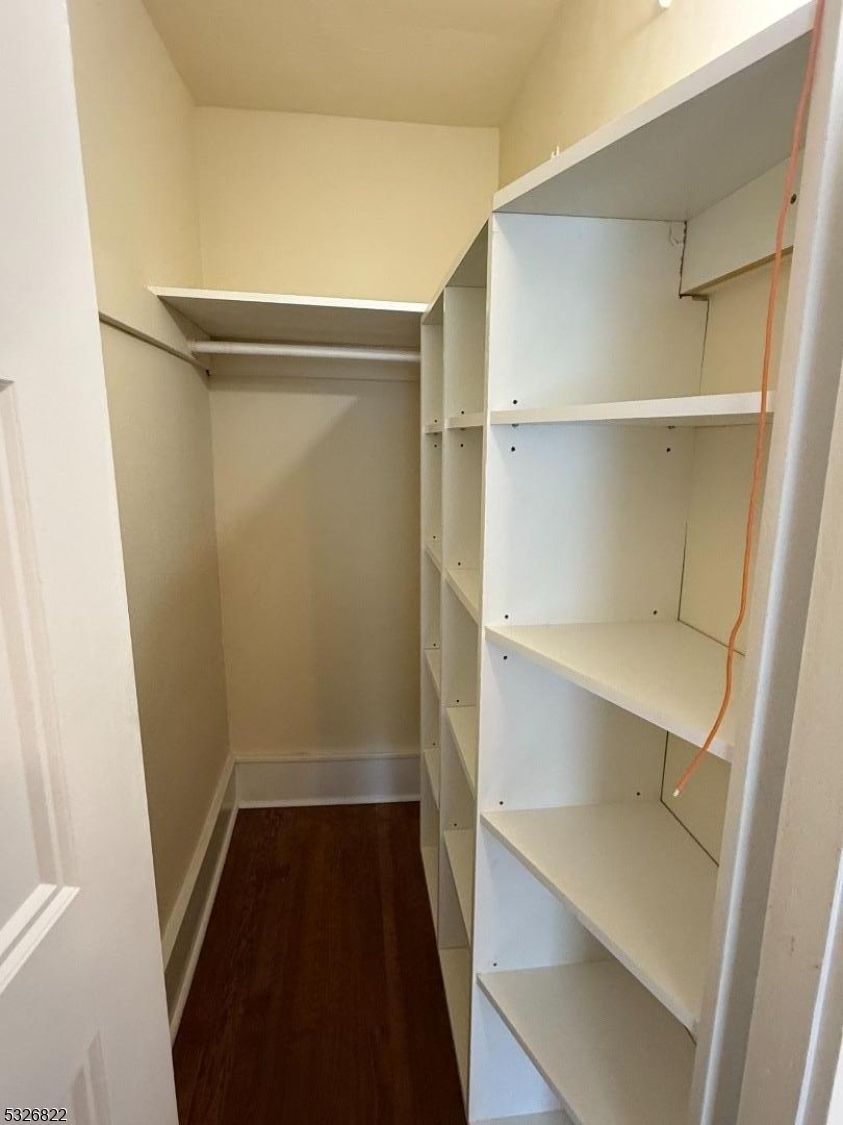 FLATS WALK TO TOWN & TRAIN - Residential Lease