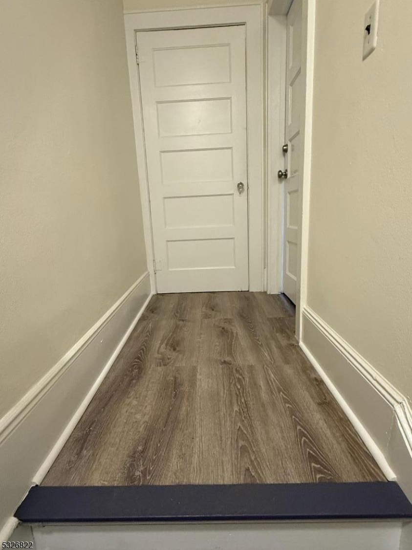 FLATS WALK TO TOWN & TRAIN - Residential Lease