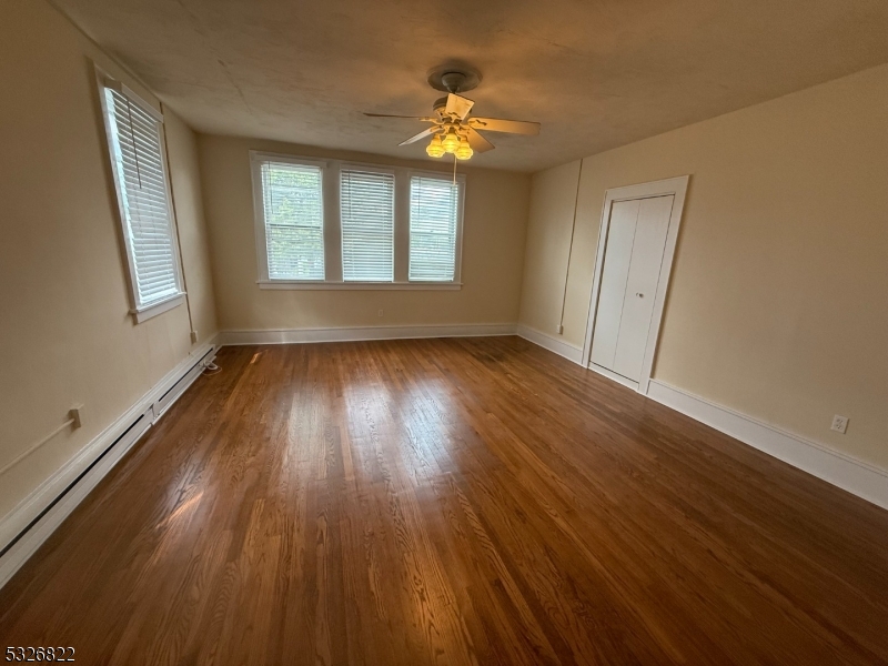 FLATS WALK TO TOWN & TRAIN - Residential Lease