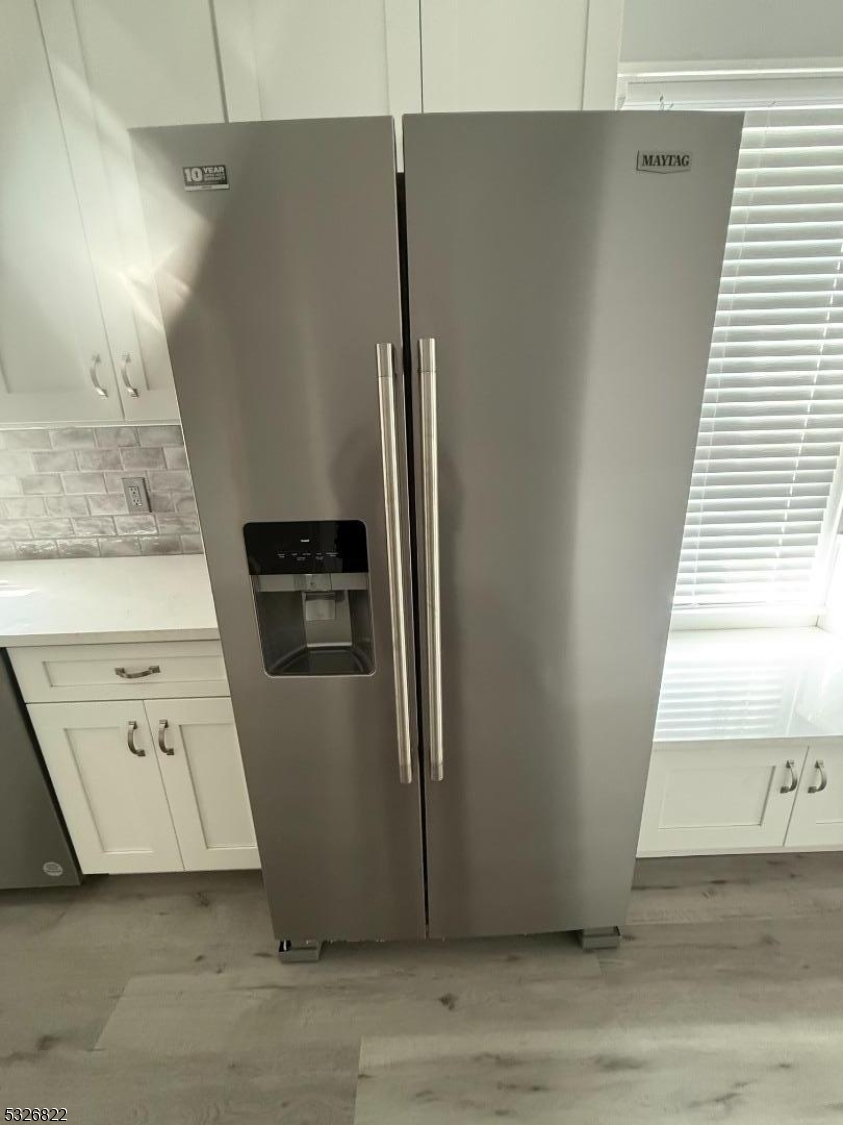 FLATS WALK TO TOWN & TRAIN - Residential Lease