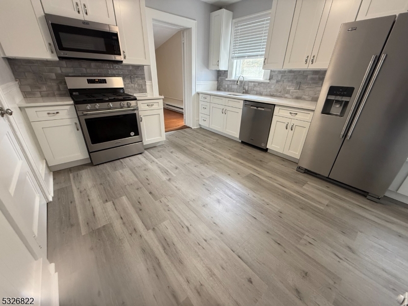 FLATS WALK TO TOWN & TRAIN - Residential Lease