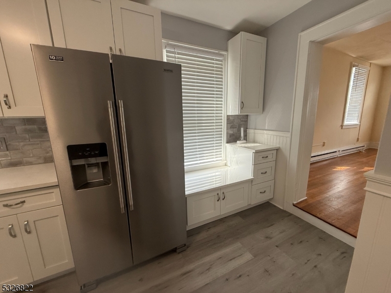 FLATS WALK TO TOWN & TRAIN - Residential Lease