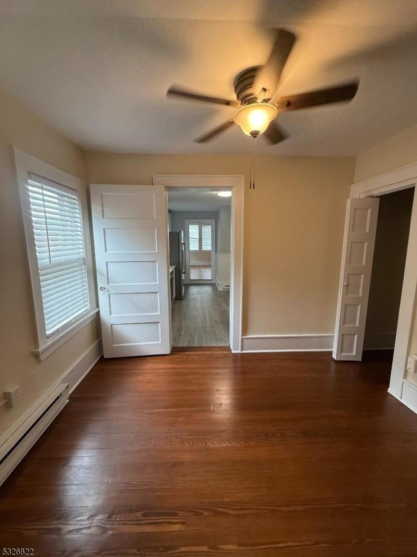 FLATS WALK TO TOWN & TRAIN - Residential Lease