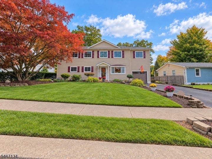 Photo 1 of 40 — 7 Perrelli Ln, Jefferson Twp., NJ 07438