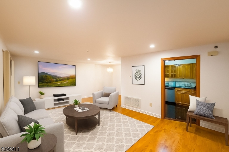 Kelly Street Plaza - Residential Lease