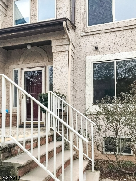 Kelly Street Plaza - Residential Lease