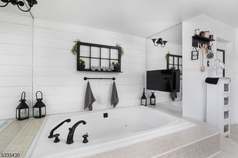 Fairfield Twp., New Jersey 07004, United States, 4 Bedrooms Bedrooms, ,4 BathroomsBathrooms,Residential,Active,89835