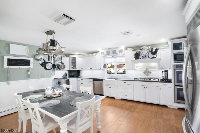 Fairfield Twp., New Jersey 07004, United States, 4 Bedrooms Bedrooms, ,4 BathroomsBathrooms,Residential,Active,89835