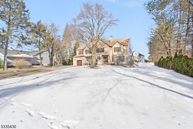 Fairfield Twp., New Jersey 07004, United States, 4 Bedrooms Bedrooms, ,4 BathroomsBathrooms,Residential,Active,89835