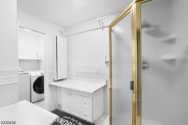 Fairfield Twp., New Jersey 07004, United States, 4 Bedrooms Bedrooms, ,4 BathroomsBathrooms,Residential,Active,89835