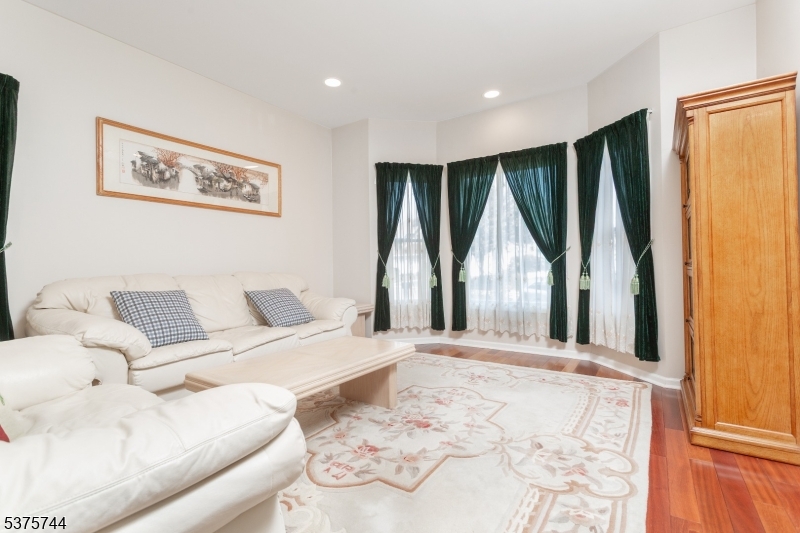 Mazdabrook - Residential Lease