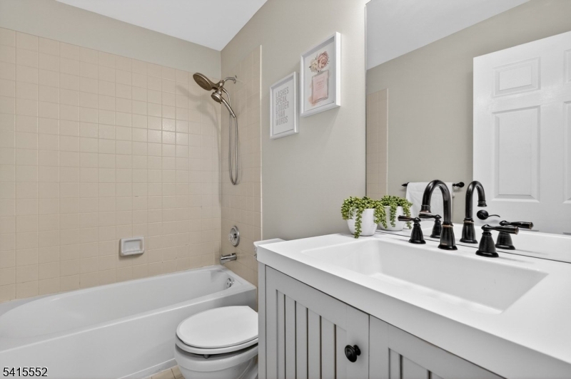 Four Oaks/The Hills - Residential