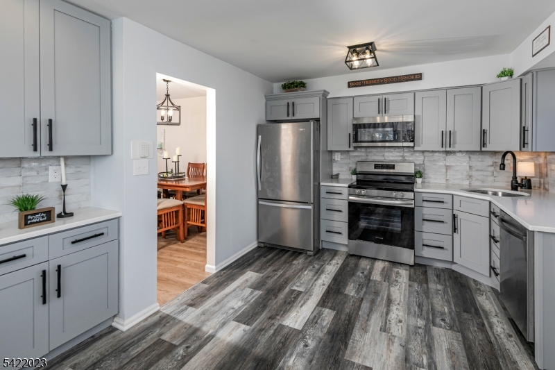 Williamsburg Square - Residential