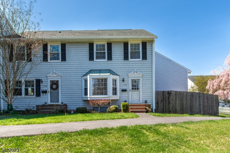 Williamsburg Square - Residential