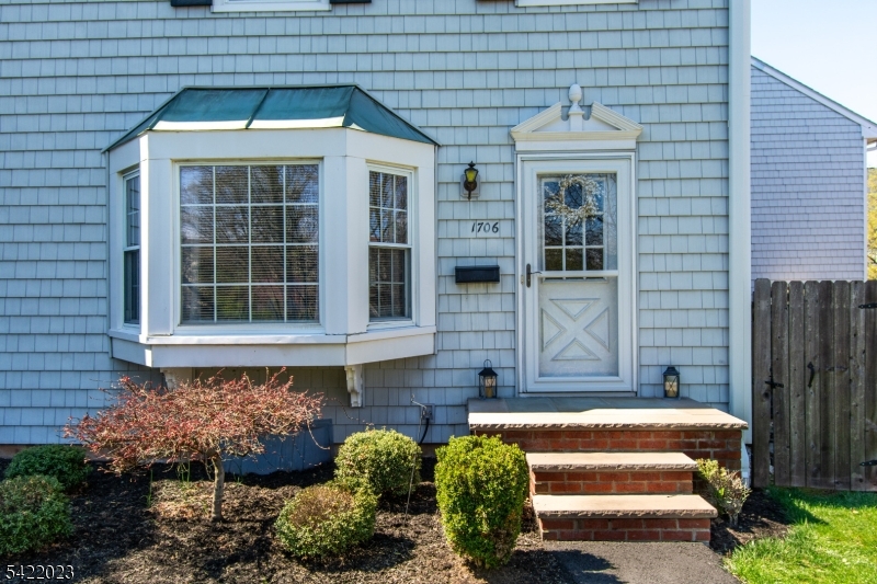 Williamsburg Square - Residential