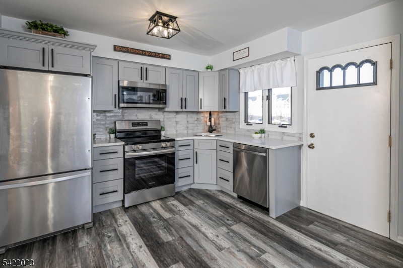 Williamsburg Square - Residential