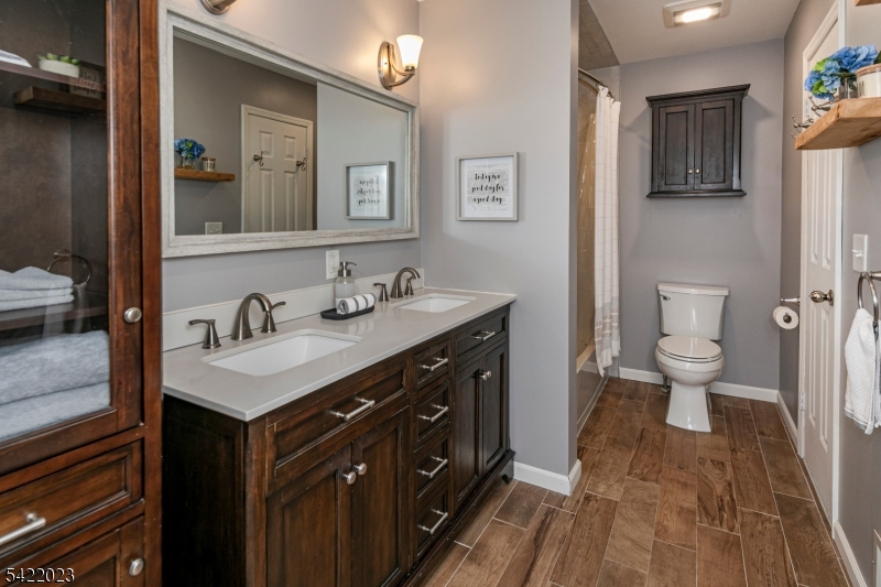 Williamsburg Square - Residential