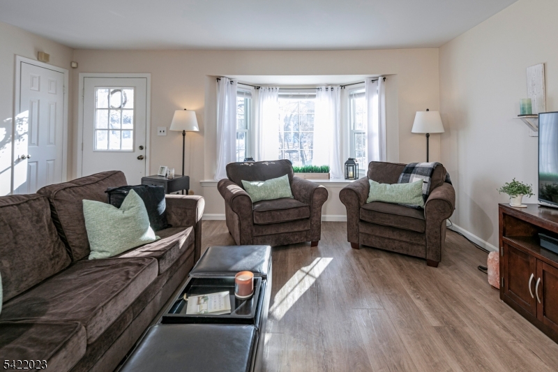 Williamsburg Square - Residential