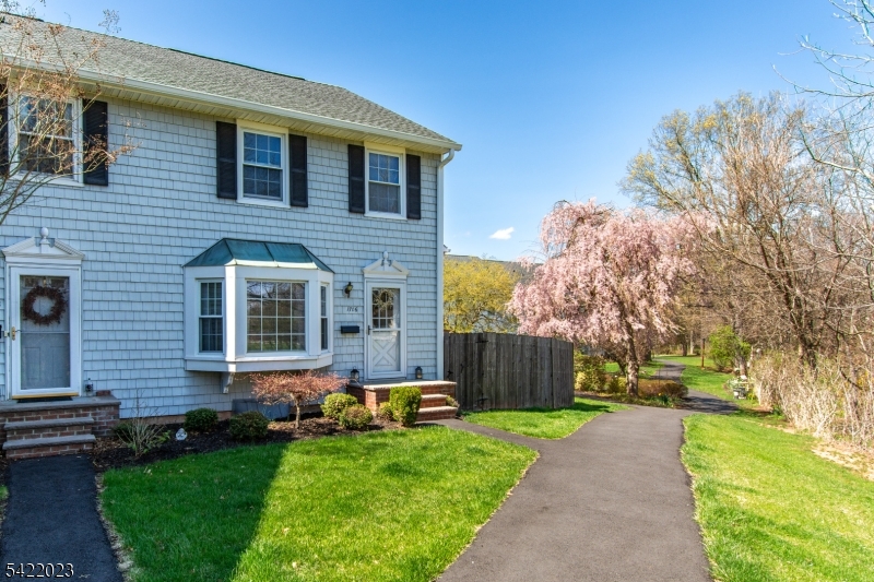 Williamsburg Square - Residential
