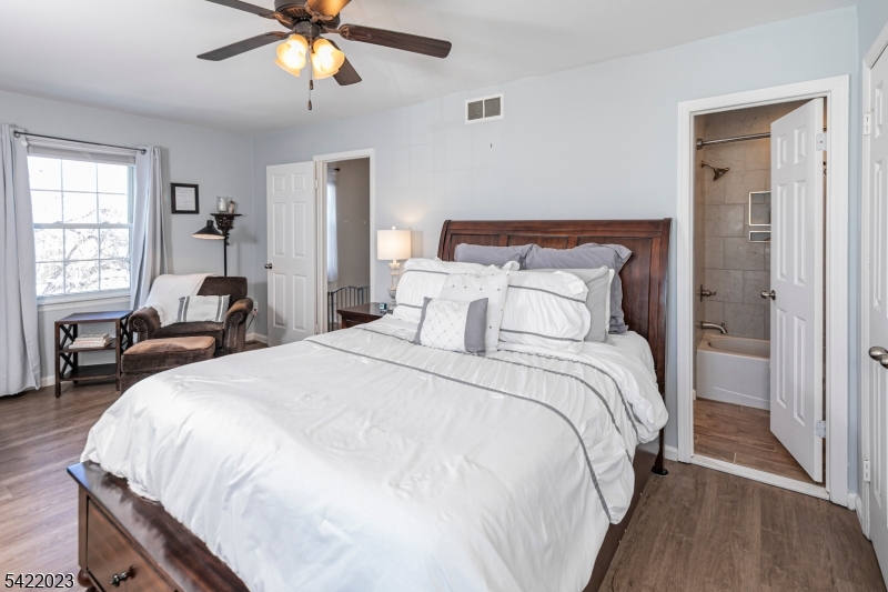 Williamsburg Square - Residential