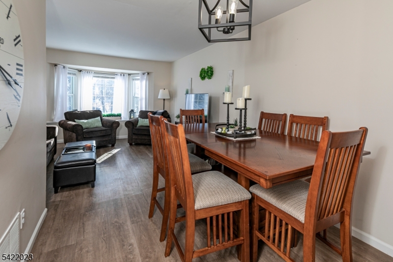 Williamsburg Square - Residential