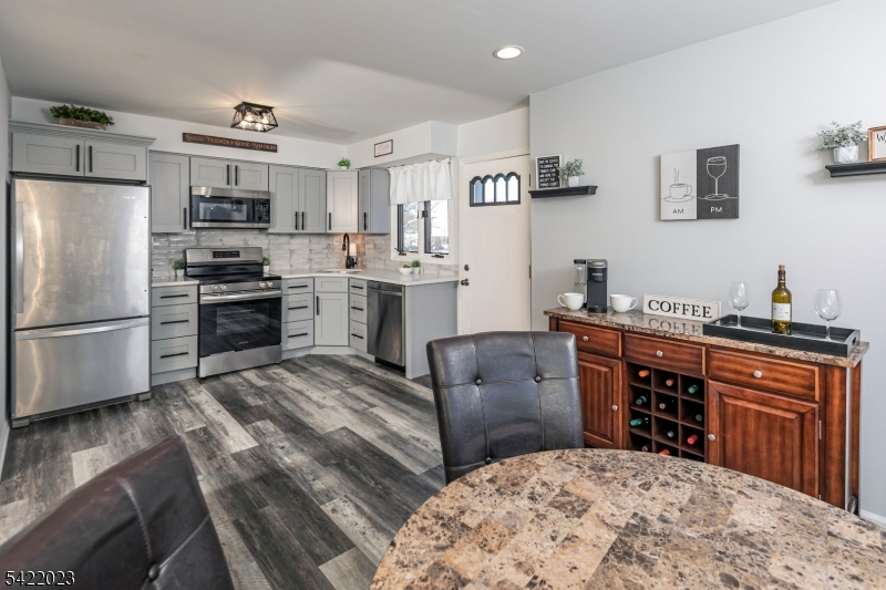 Williamsburg Square - Residential