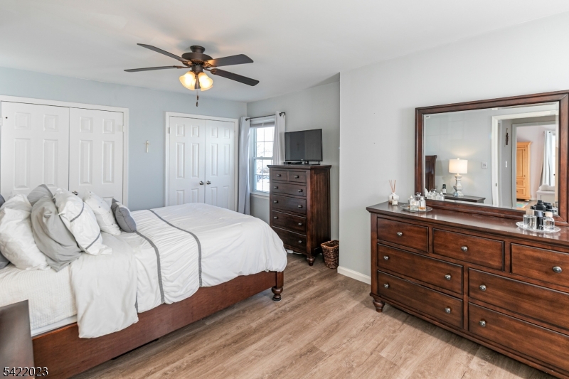 Williamsburg Square - Residential