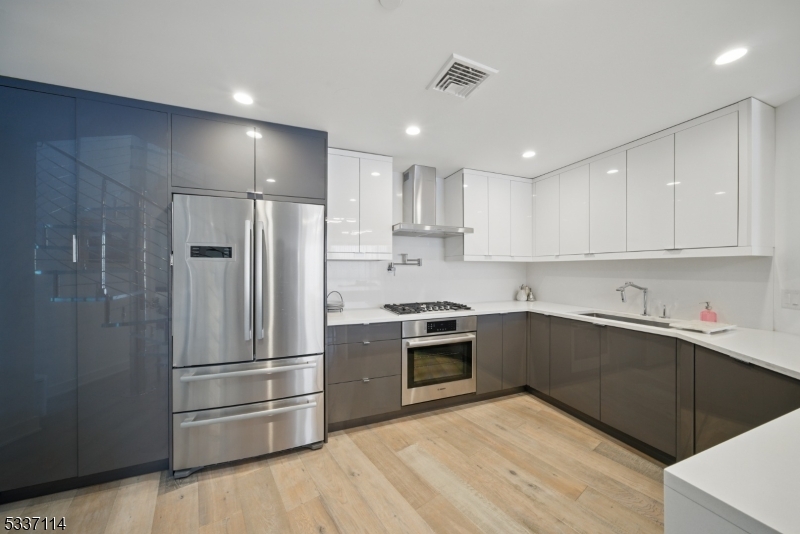 Manelli - Residential