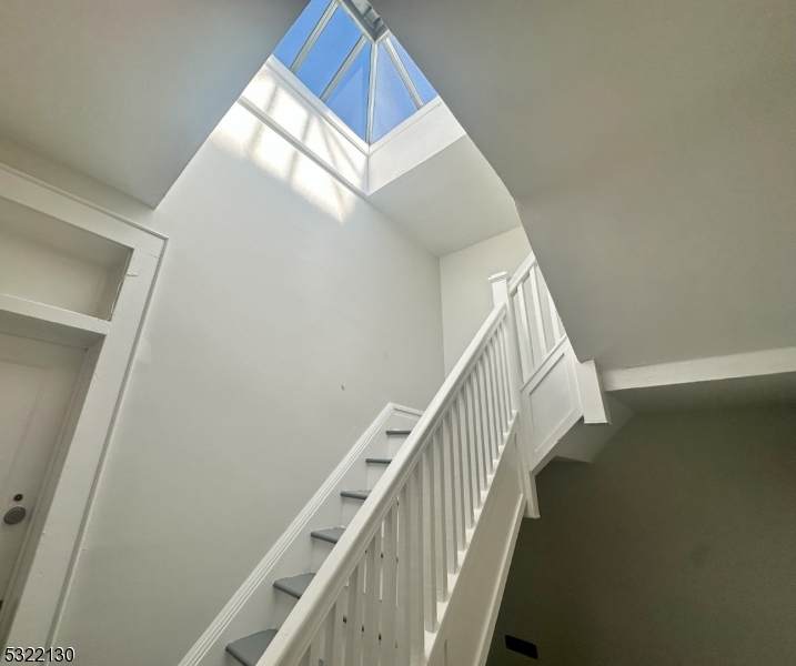 Newark City, New Jersey 07106, United States, 10 Bedrooms Bedrooms, ,4 BathroomsBathrooms,Residential,Pending,35705